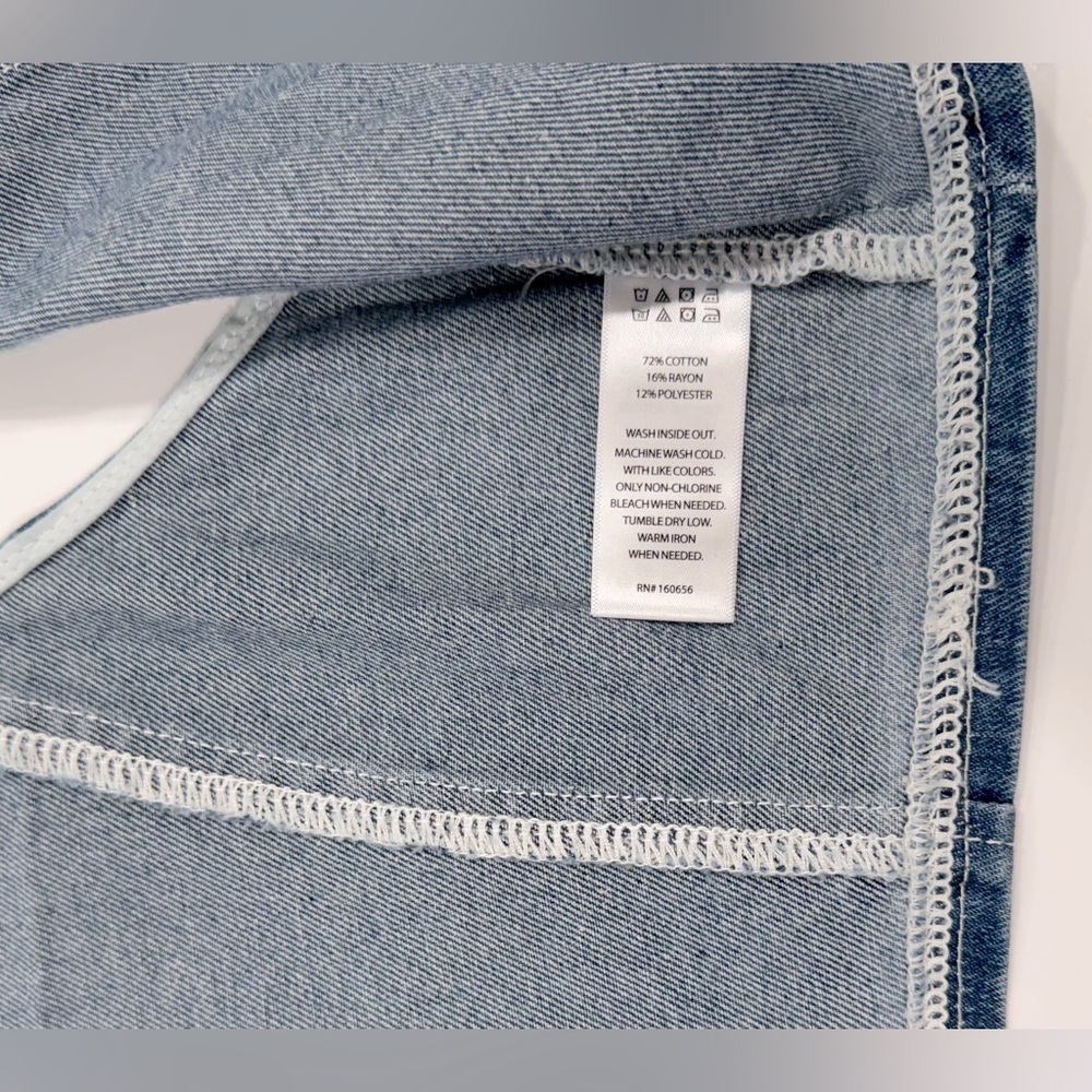 SINCERELY JULES Denim Jean Vest Crop Light Wash Rose Gold Buttons NWT Size Large - Picture 4 of 6